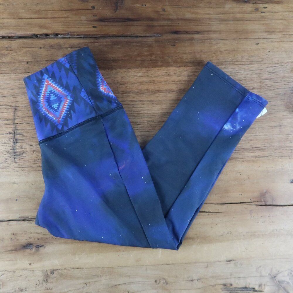 ONZIE AZTEC INDIAN HEADDRESS PRINT BLUE MIDNIGHT SKY CAPRI LEGGING SIZE S/M